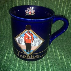 London Tourist Mug with Guard and Logo